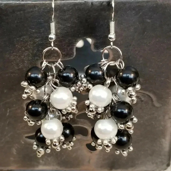 Edgy Bali Style Glass Grape Bunch Dotted Accent Purple White Silver Earrings - Picture 1 of 5